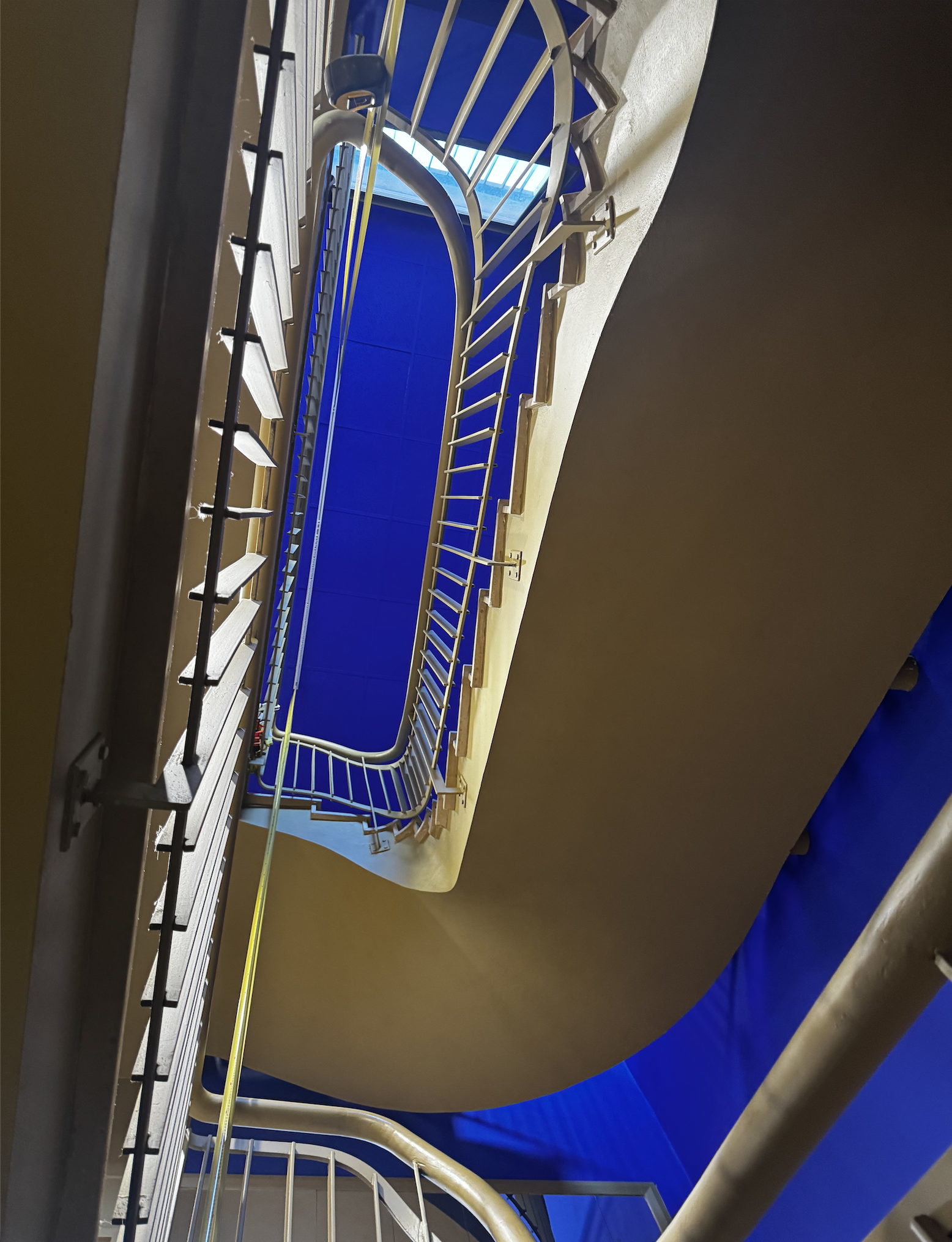 Escalier des locaux de la Maison Esclavissat à Mâcon