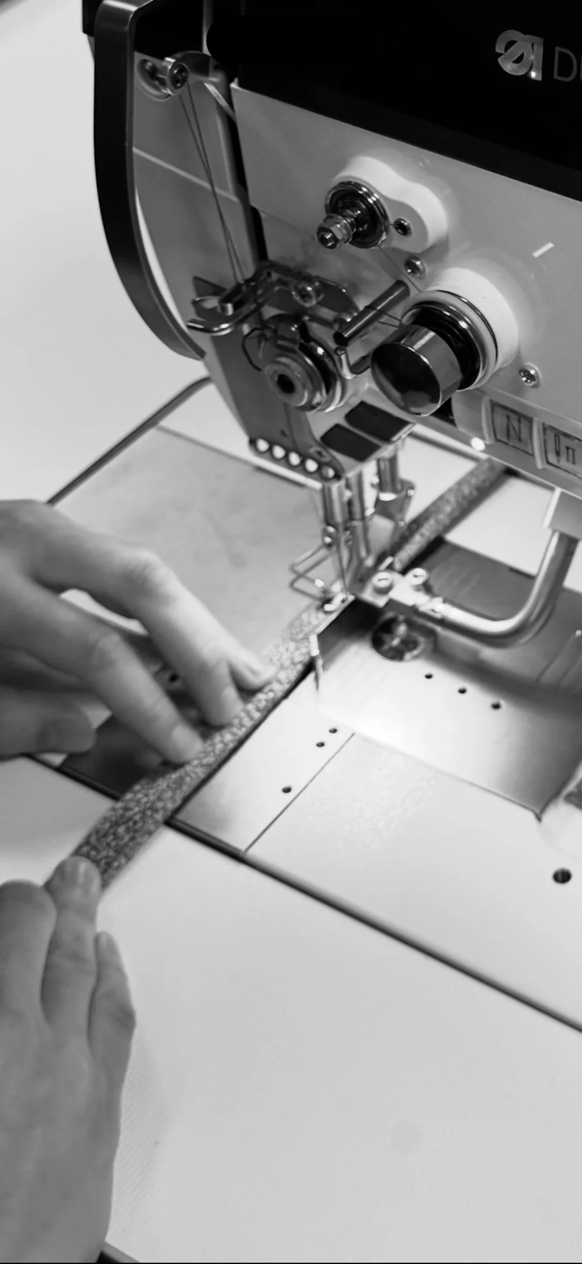 Machine à coudre confection sur mesure — Maison Esclavissat Mâcon
