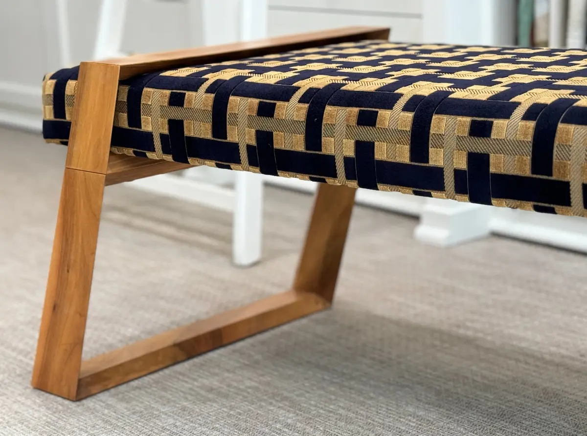 Banc Infini noyer tissu marine or Maison Esclavissat Mâcon