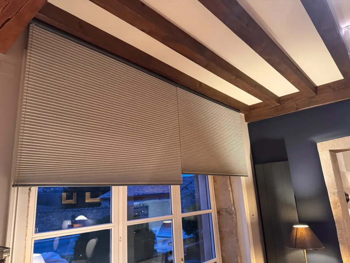 Store nid d’abeille Luxaflex — pose Maison Esclavissat Mâcon