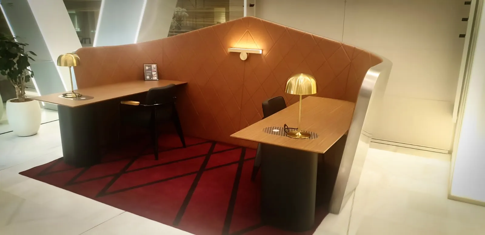 Fauteuil bureau cuir gainé — Maison Esclavissat Mâcon
