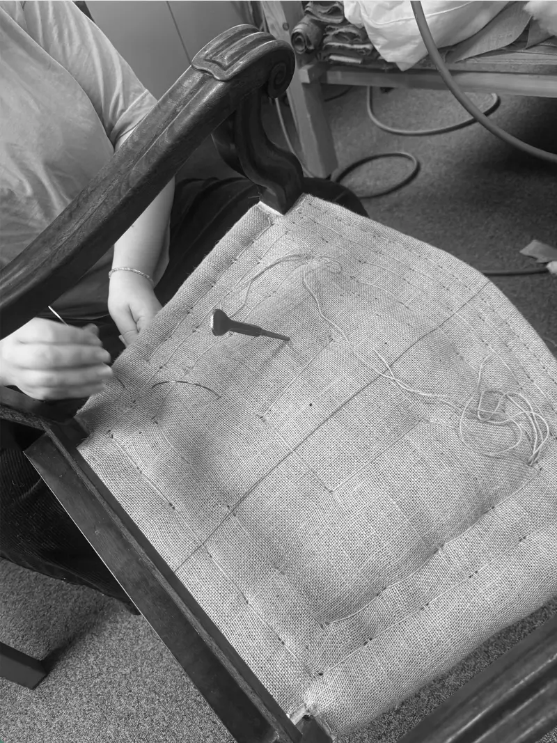 Toile de lin et sangles jute — Garnissage traditionnel tapissier Maison Esclavissat
