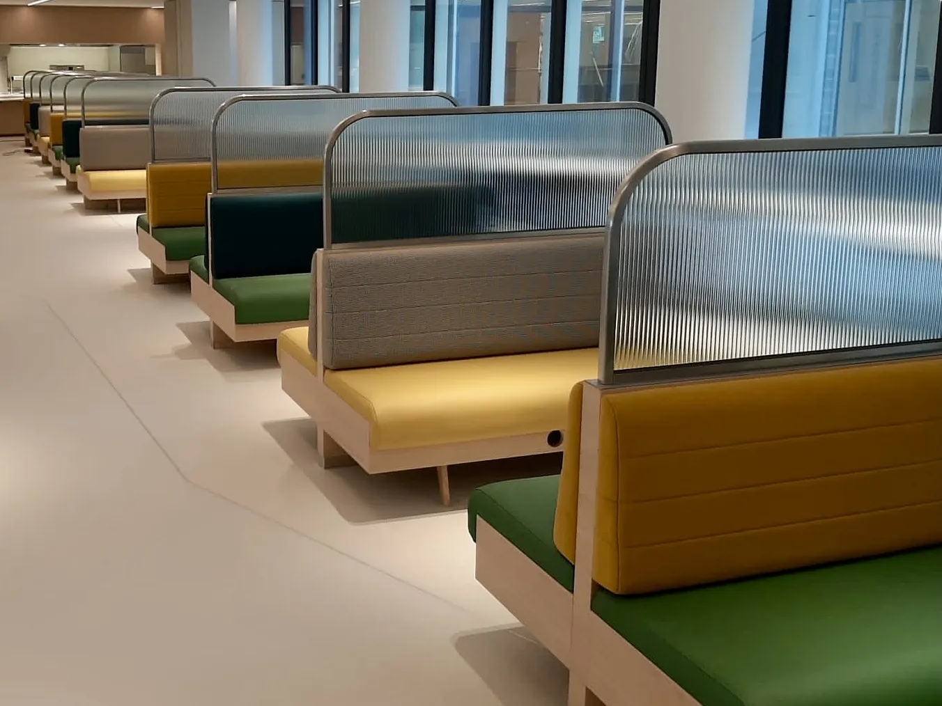 Banquettes faux cuir et velours M1 — Maison Esclavissat