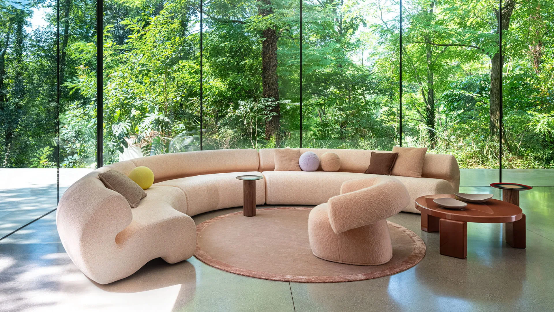 Canapé modulable Moroso Gruuve dans une véranda design — Maison Esclavissat Mâcon