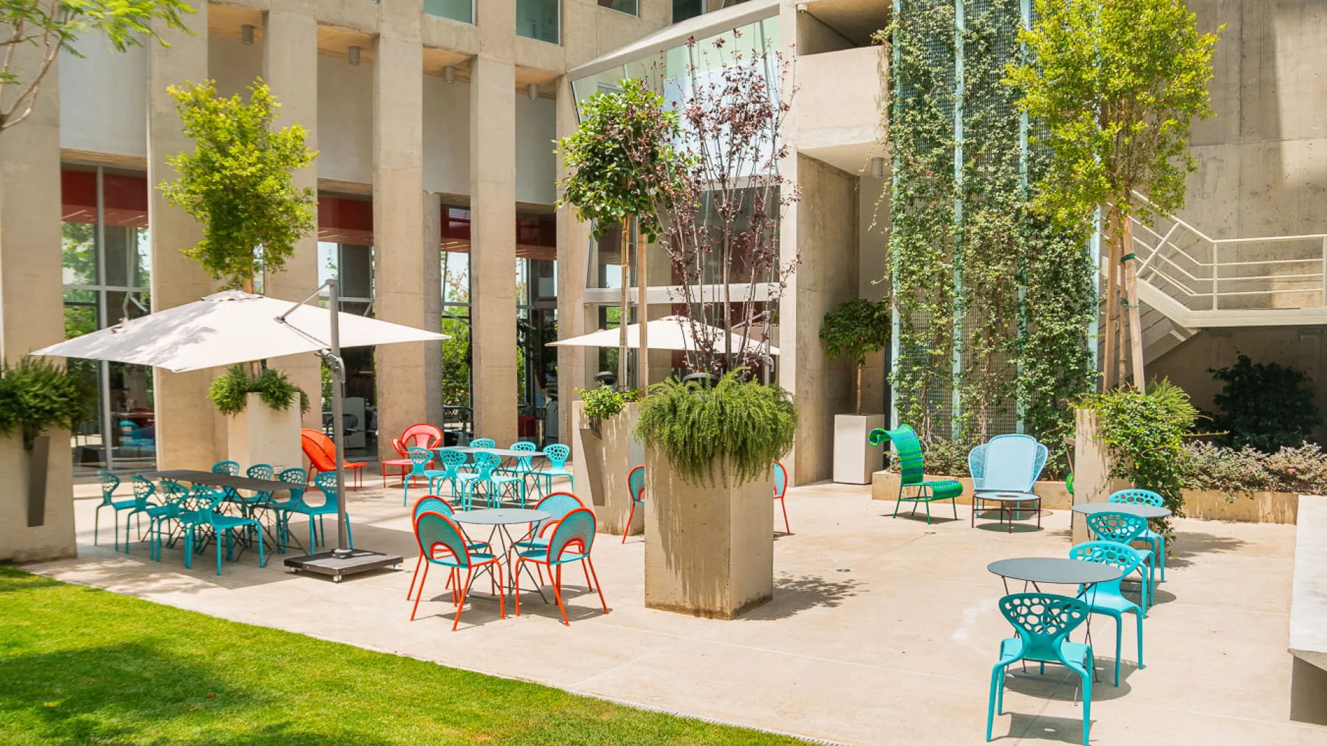 Hôtel Bossanova Beyrouth équipé Moroso — Maison Esclavissat Mâcon