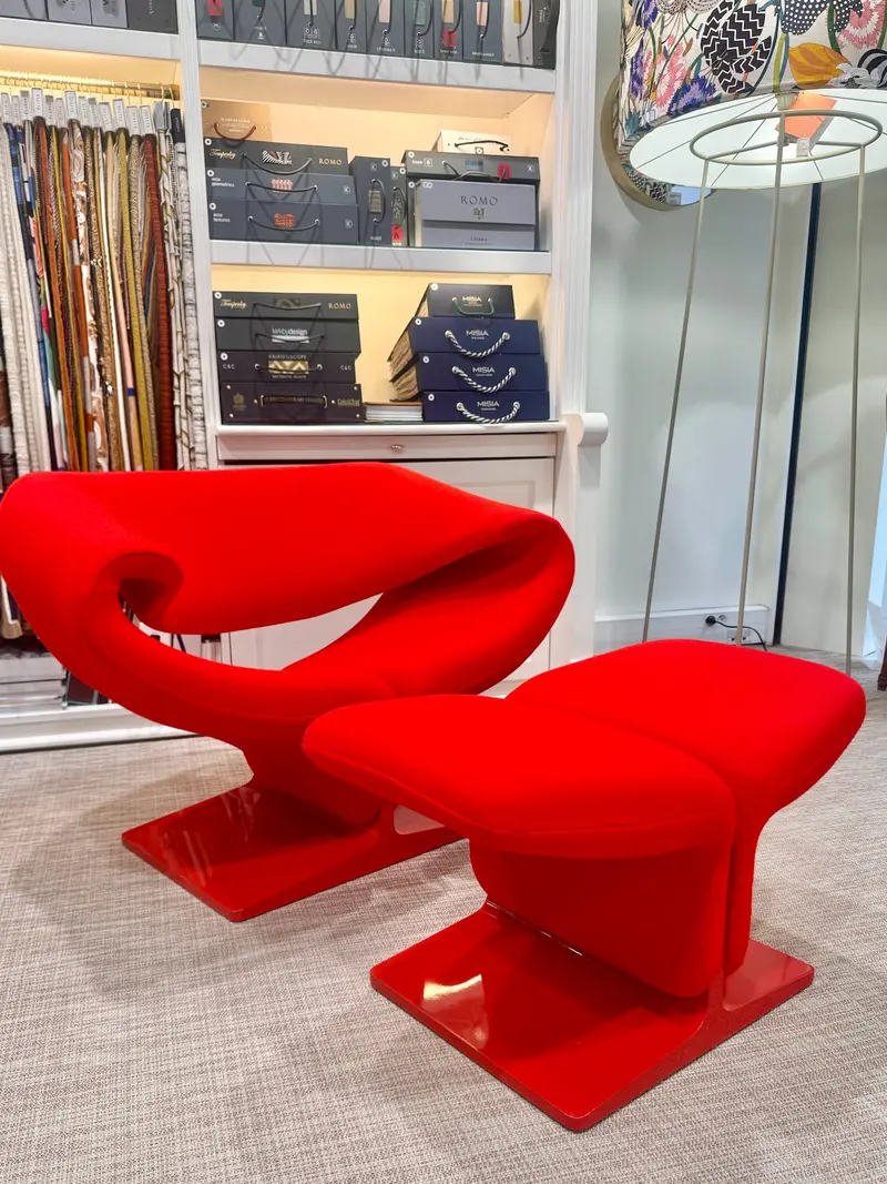 Ribbon Chair Pierre Paulin garnissage velours rouge — Maison Esclavissat Mâcon