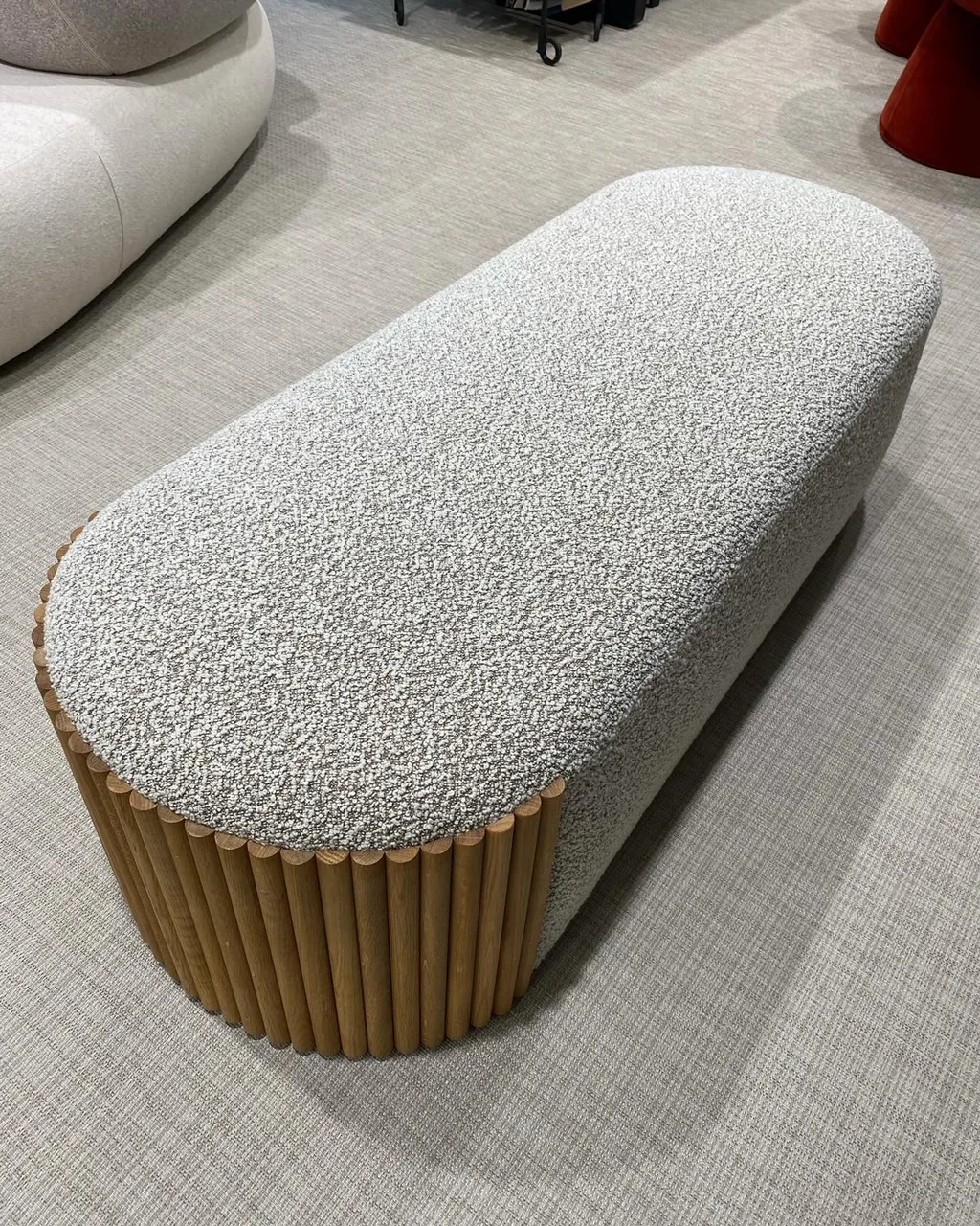 Banquette Ellipse — création sur mesure Maison Esclavissat en bouclette Bisson Bruneel