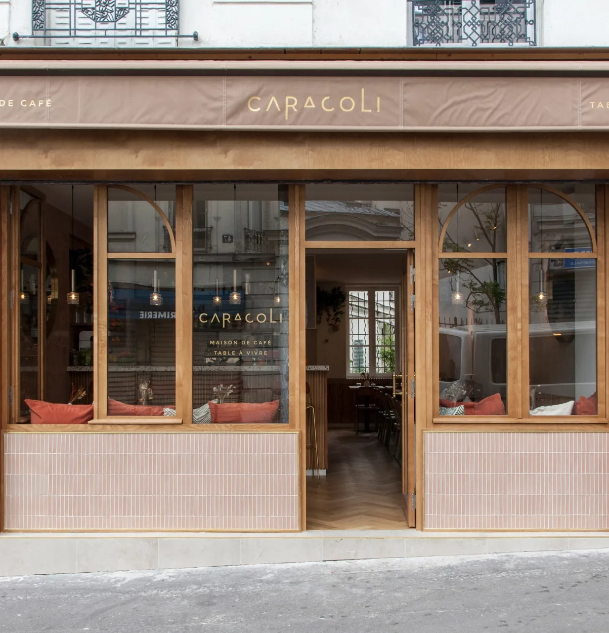 Restaurant Caracoli peint en teintes Ressource — Maison Esclavissat Mâcon