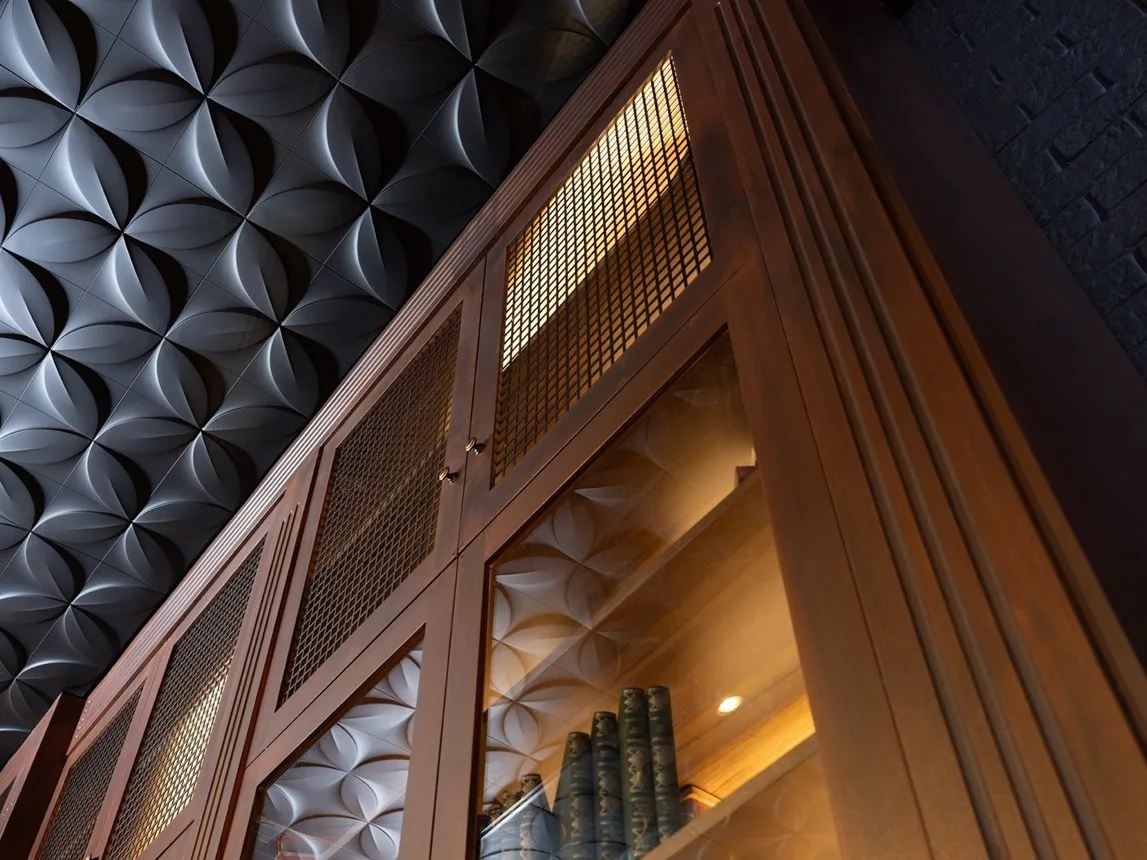 Plafond décoratif 3D Noël & Marquet motif pétales anthracite — Maison Esclavissat Mâcon