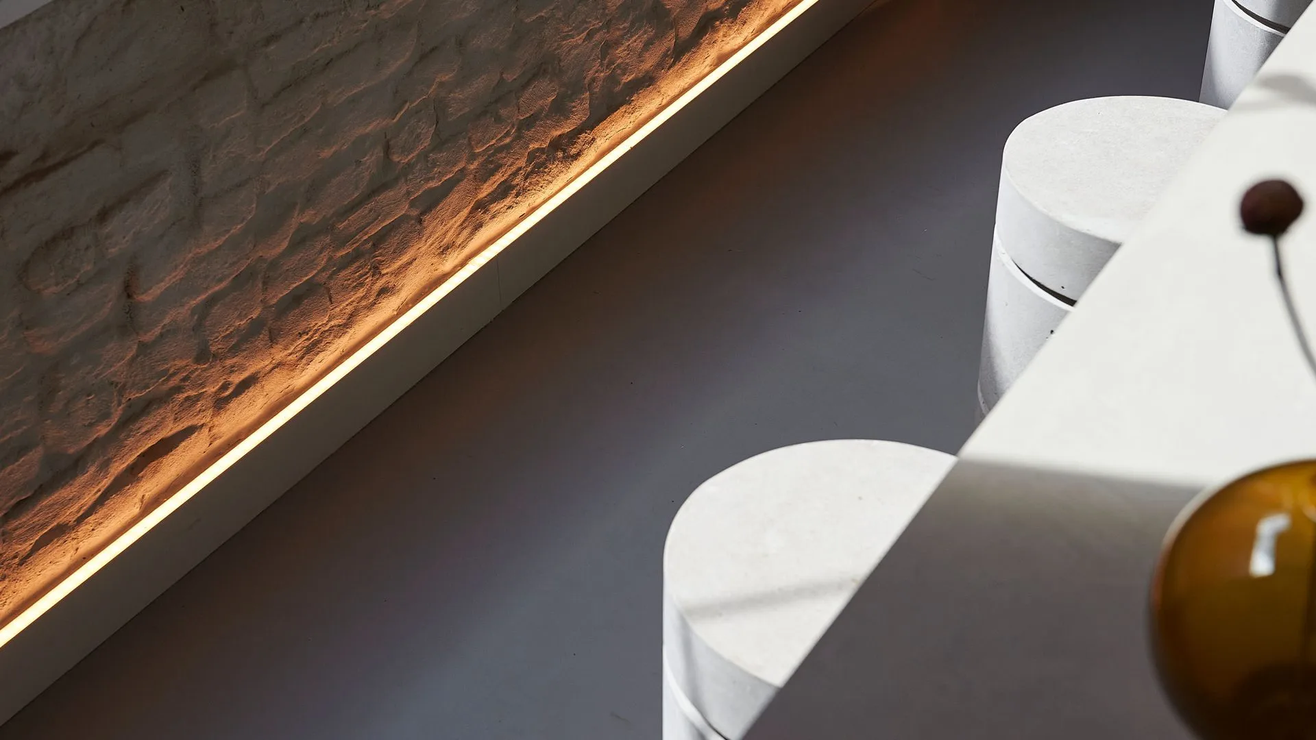 Profilé éclairage indirect LED Noël & Marquet — Maison Esclavissat Mâcon