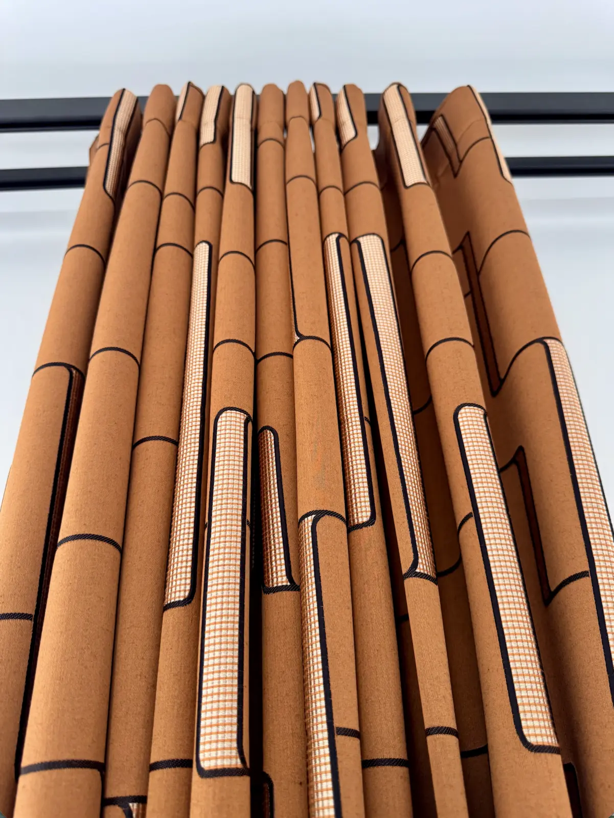 Rideau à tête wave terracotta confectionné sur mesure — Maison Esclavissat Mâcon