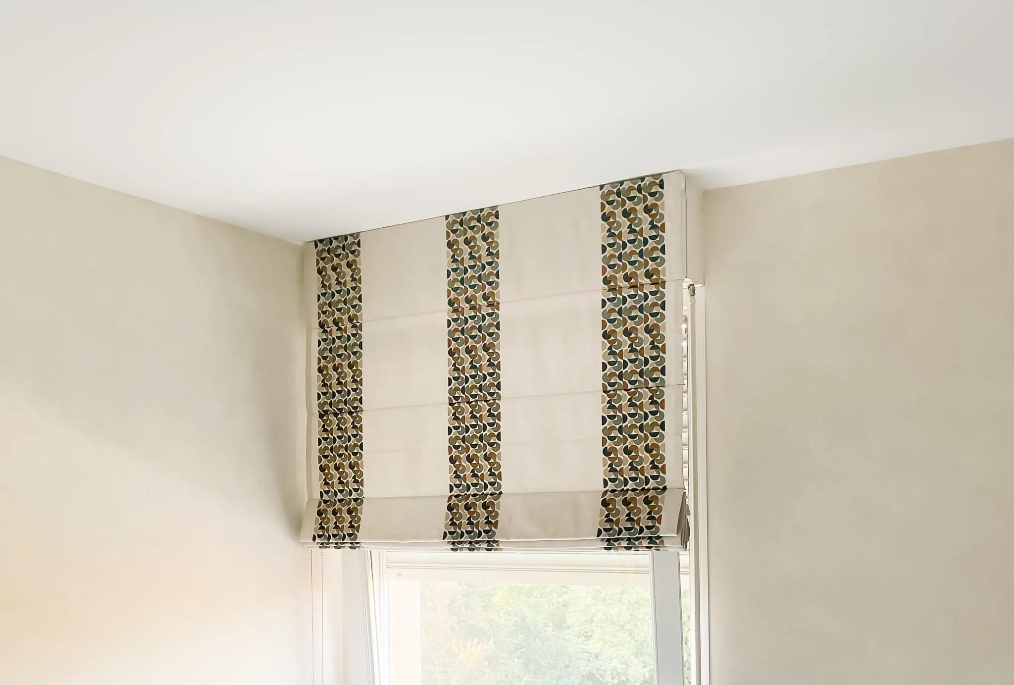 Fixation au plafond Store bateau fixé au plafond — Maison Esclavissat Mâcon