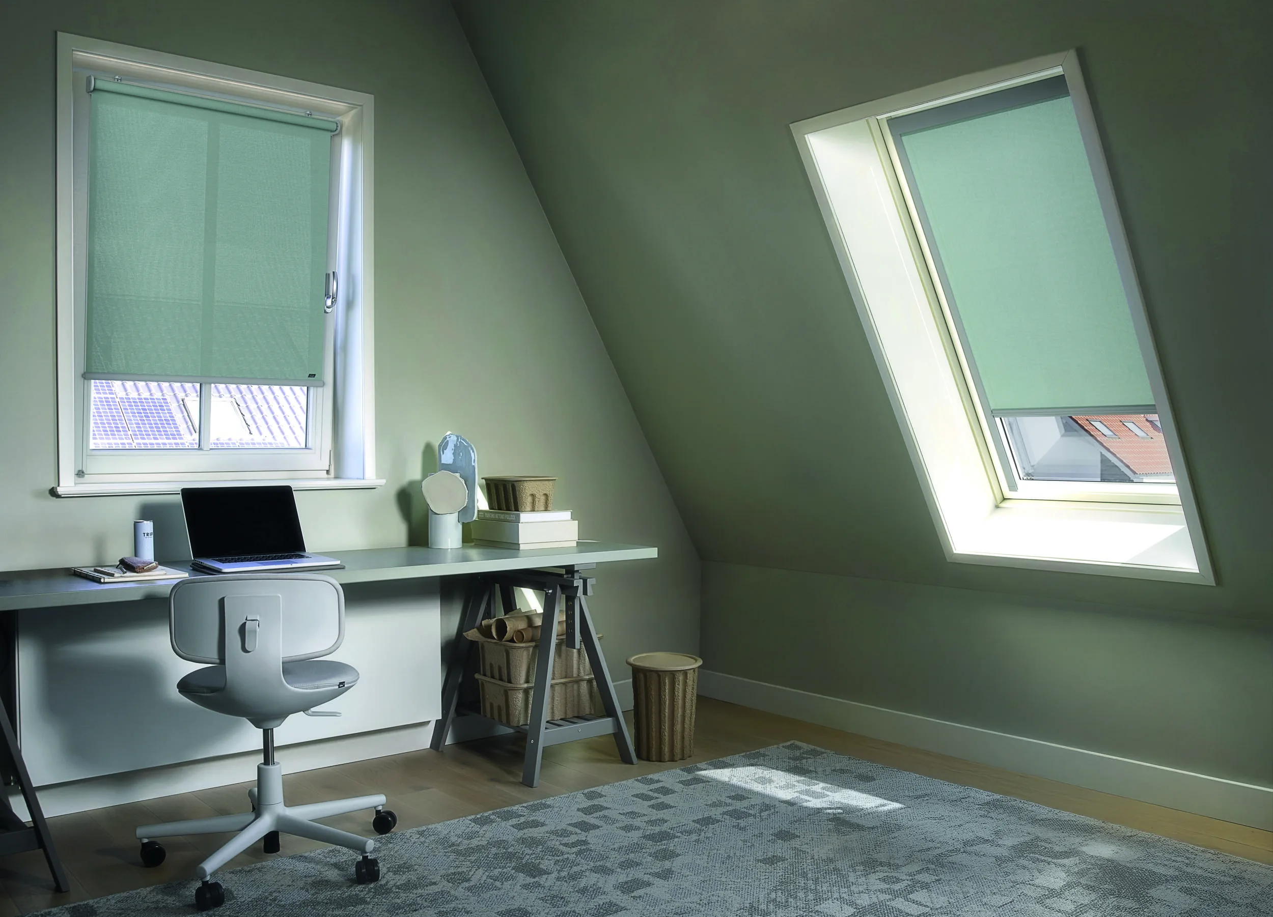 Séjour Store enrouleur Luxaflex en ambiance séjour — Maison Esclavissat Mâcon