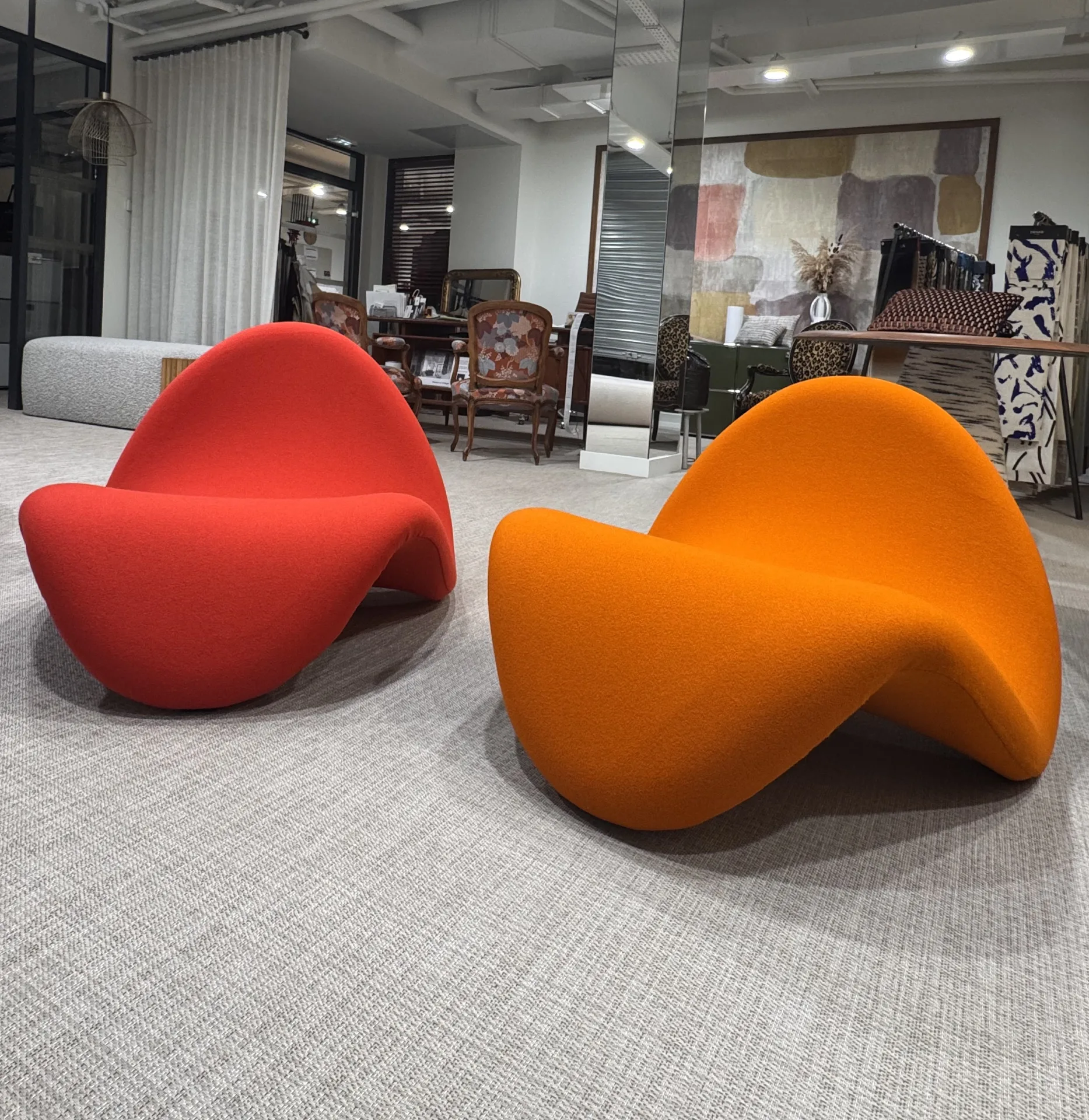 Tongue Chairs de Pierre Paulin recouvertes à l'atelier — Maison Esclavissat Mâcon